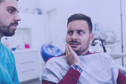 De behandelingsstoel en tandartsinstrumenten (301nlDEN)