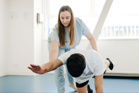 Fachsprachkurs Physiotherapie (B2) – Kommunikation in der Therapie