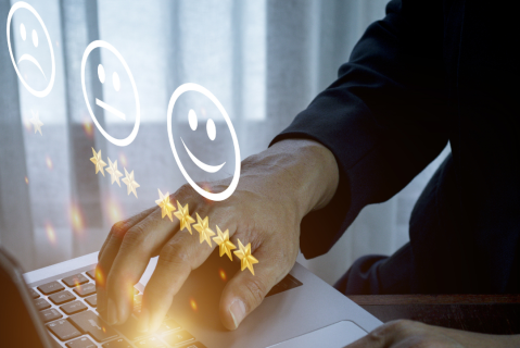 Customer Service through Social Media (CSM05)